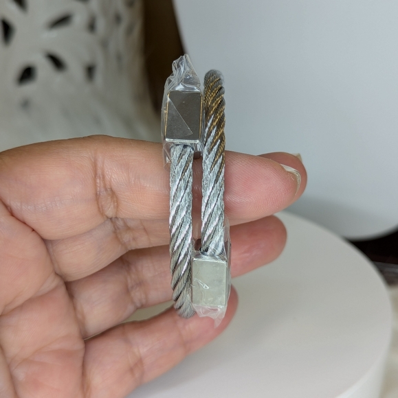 Unisex Twisted Cable Bangle (NWOT)